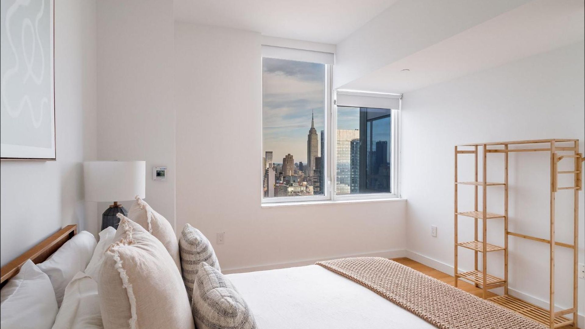 Elegant 2 Bd 2 Bath Escape Apartment