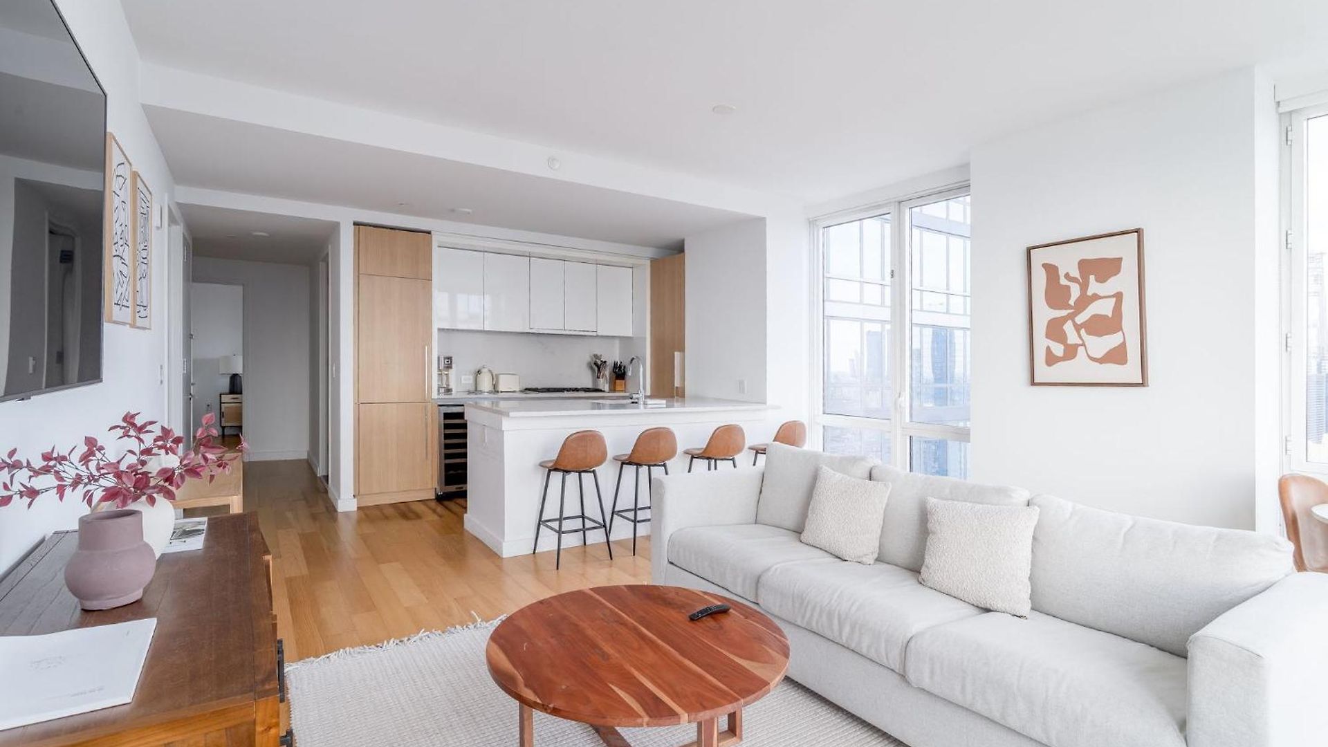Elegant 2 Bd 2 Bath Escape Apartment *