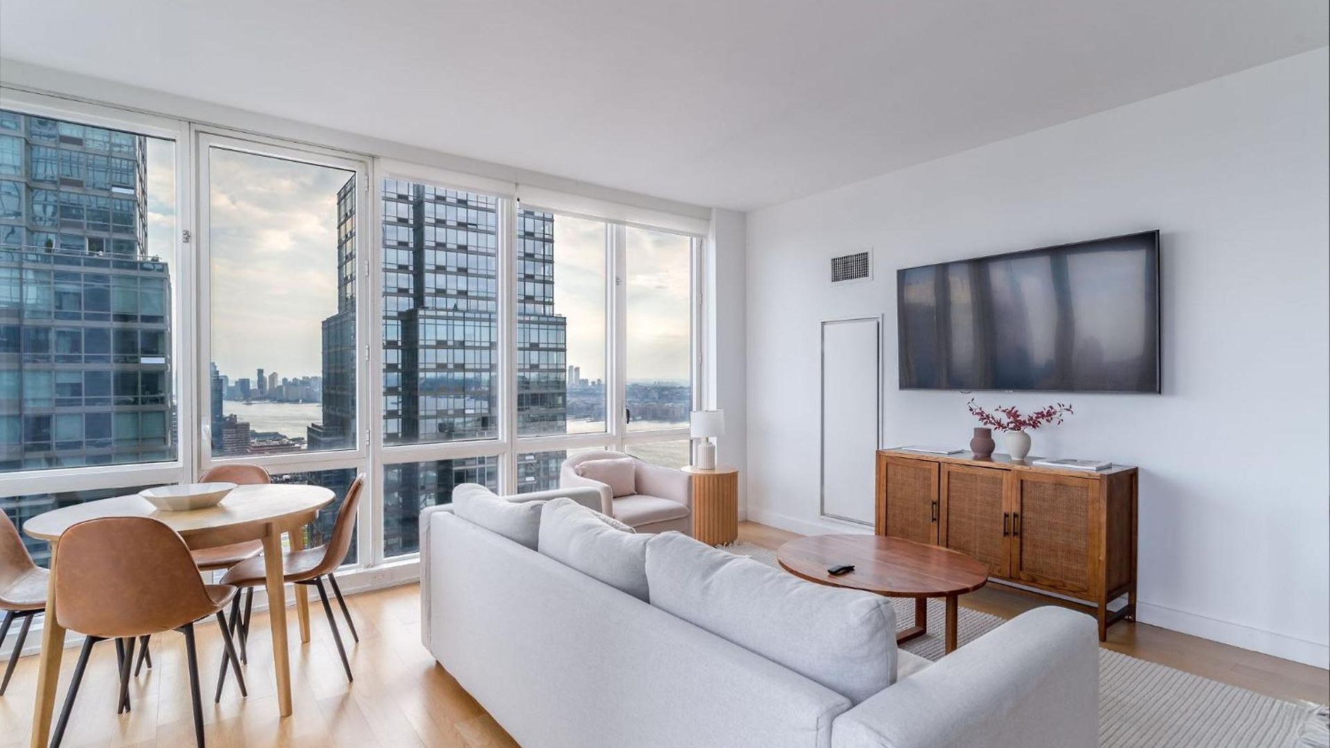 Elegant 2 Bd 2 Bath Escape Apartment New York