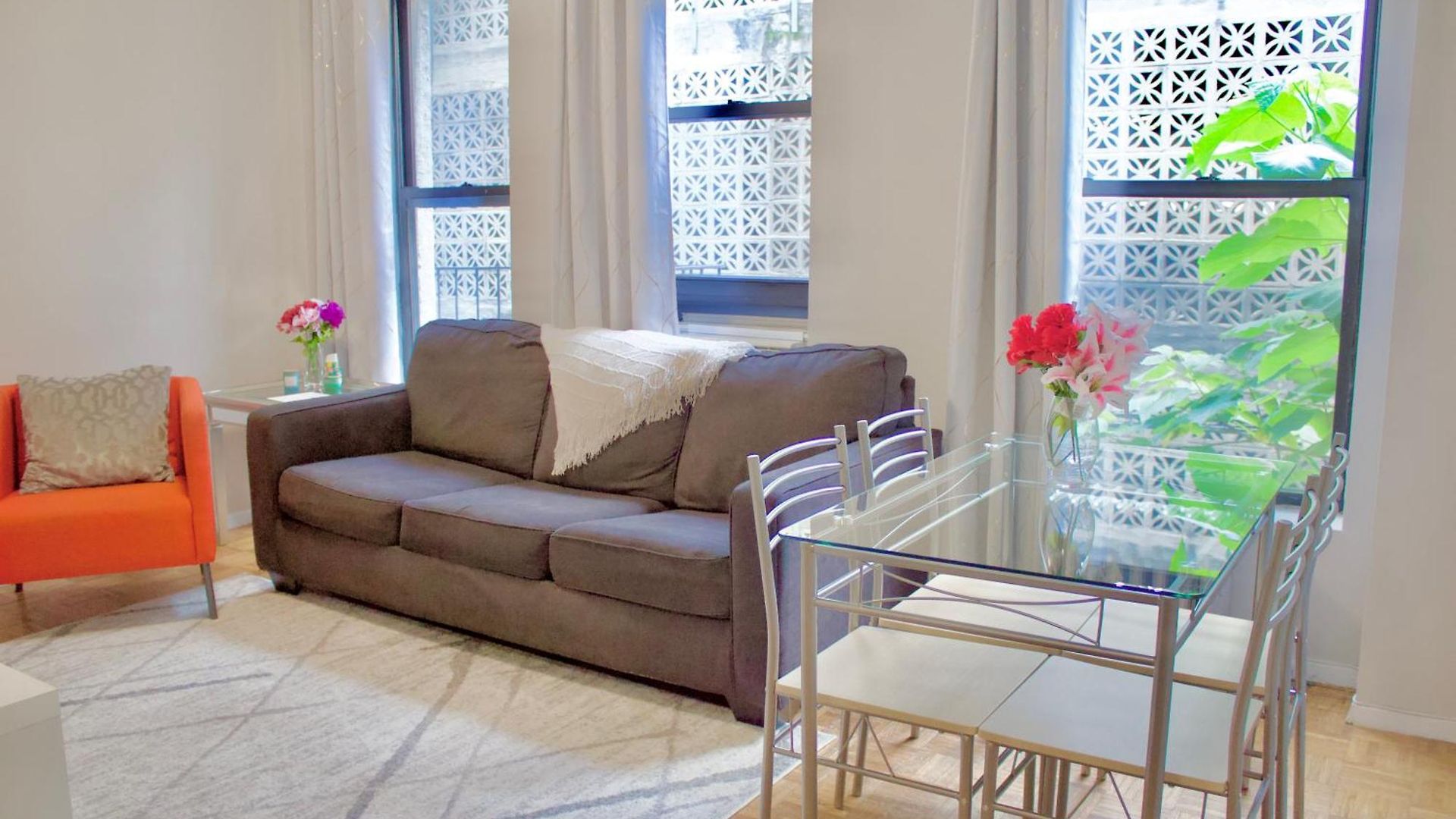 One Block Away From Times Square! Hotel *
