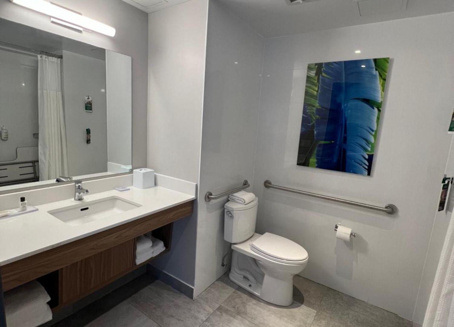 Wingate By Wyndham Long Island Hotel