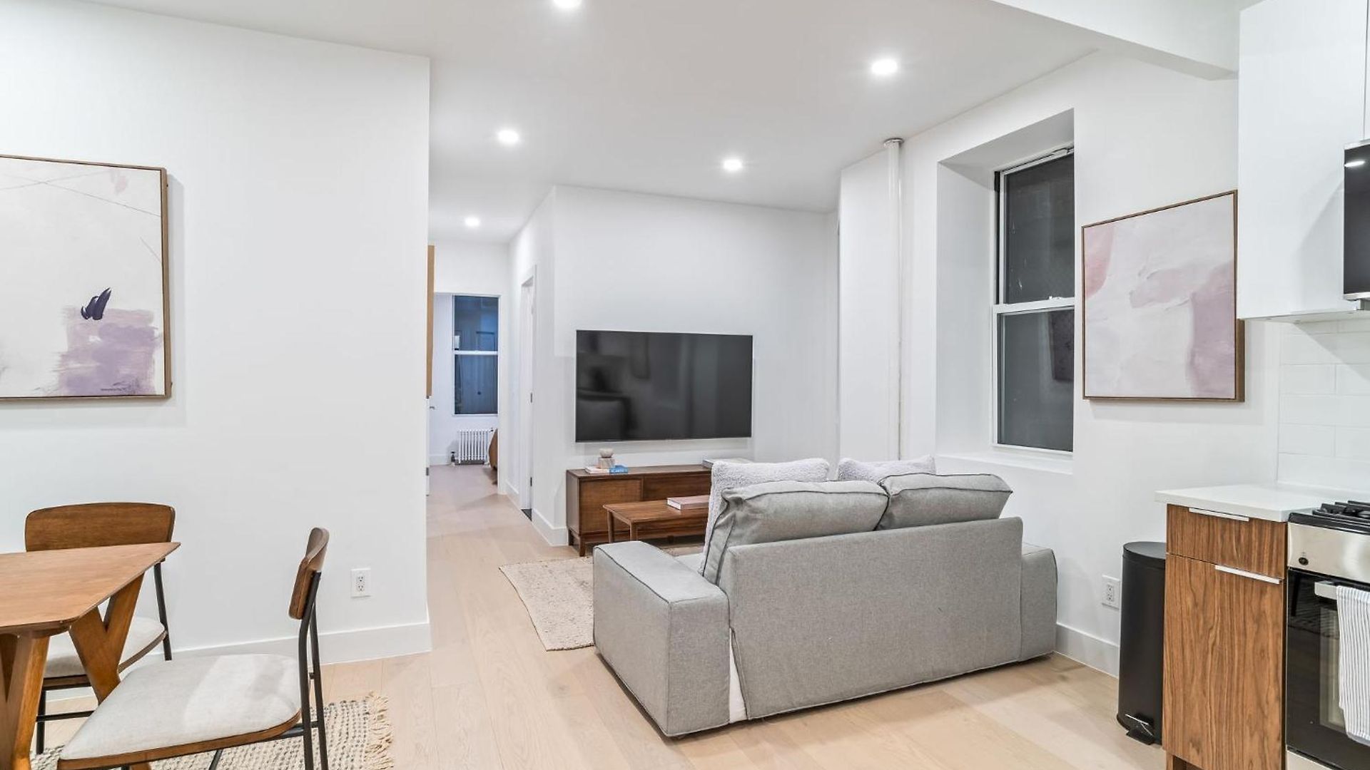 Astonishing 3br 2bath Apt Apartment *