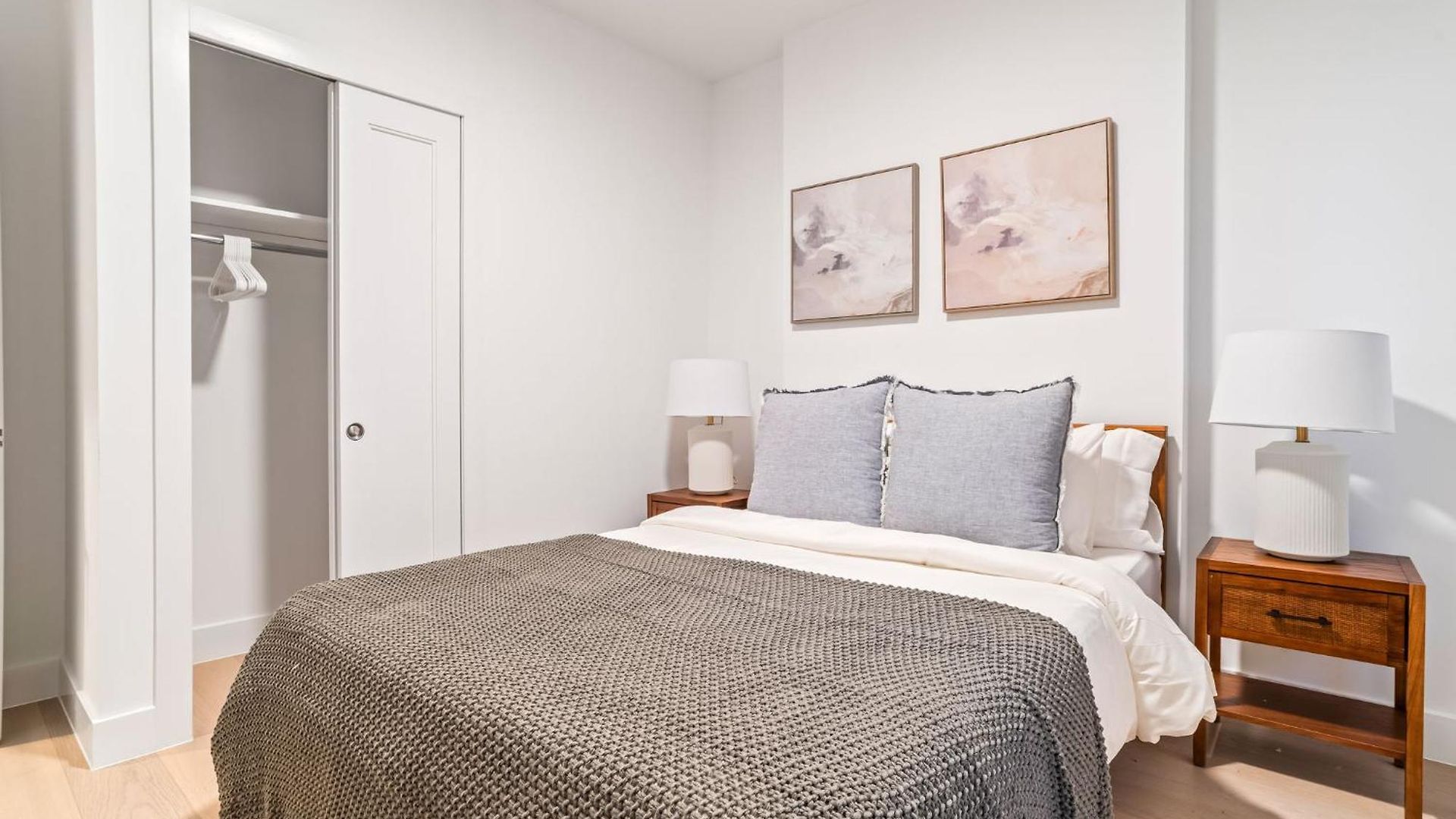 Astonishing 3br 2bath Apt Apartment *