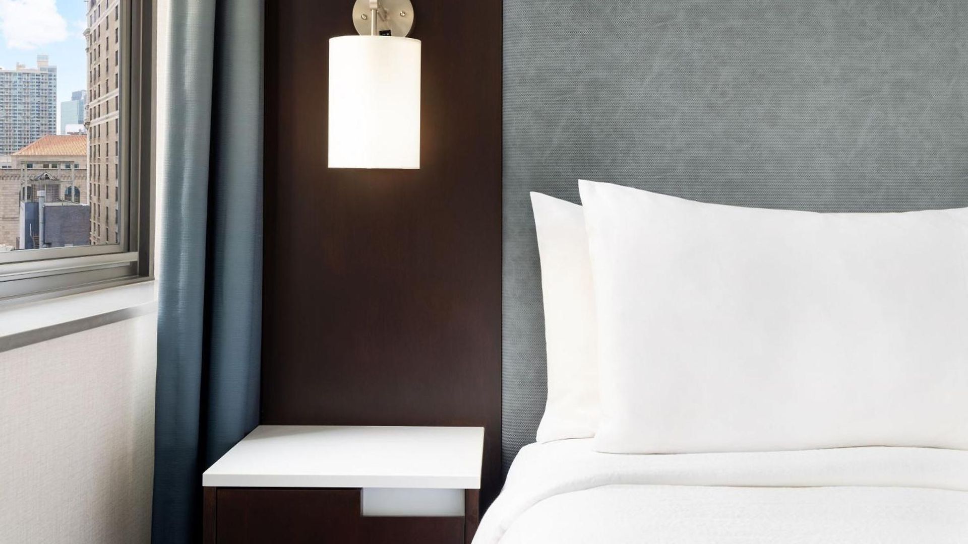 By Marriott Downtown Manhattan/world Trade Center Area 4*
