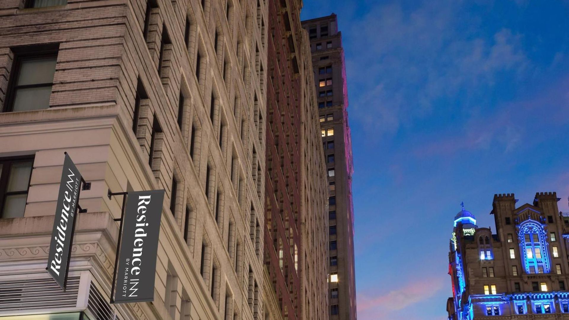 By Marriott Downtown Manhattan/world Trade Center Area 4*