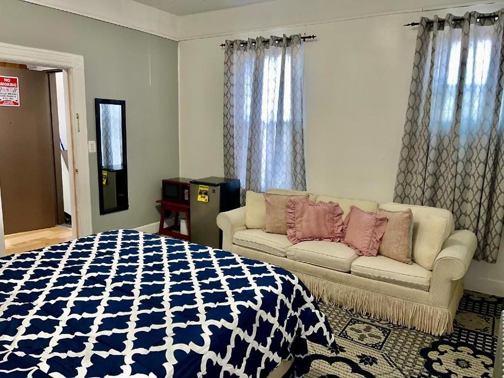 2 Stops To Manhattan, 3 Bedrooms In Lic ! Apartment