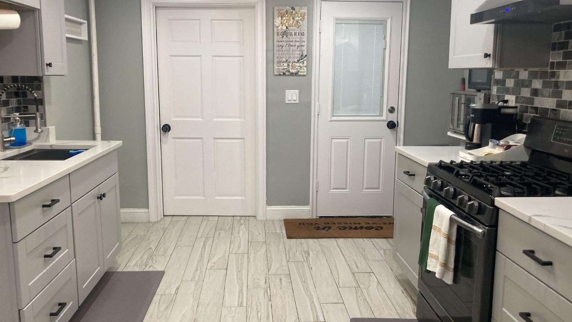 Apartment 3 Bedroom 4Bed 2Bath Cozy Retreat With Large Backyard