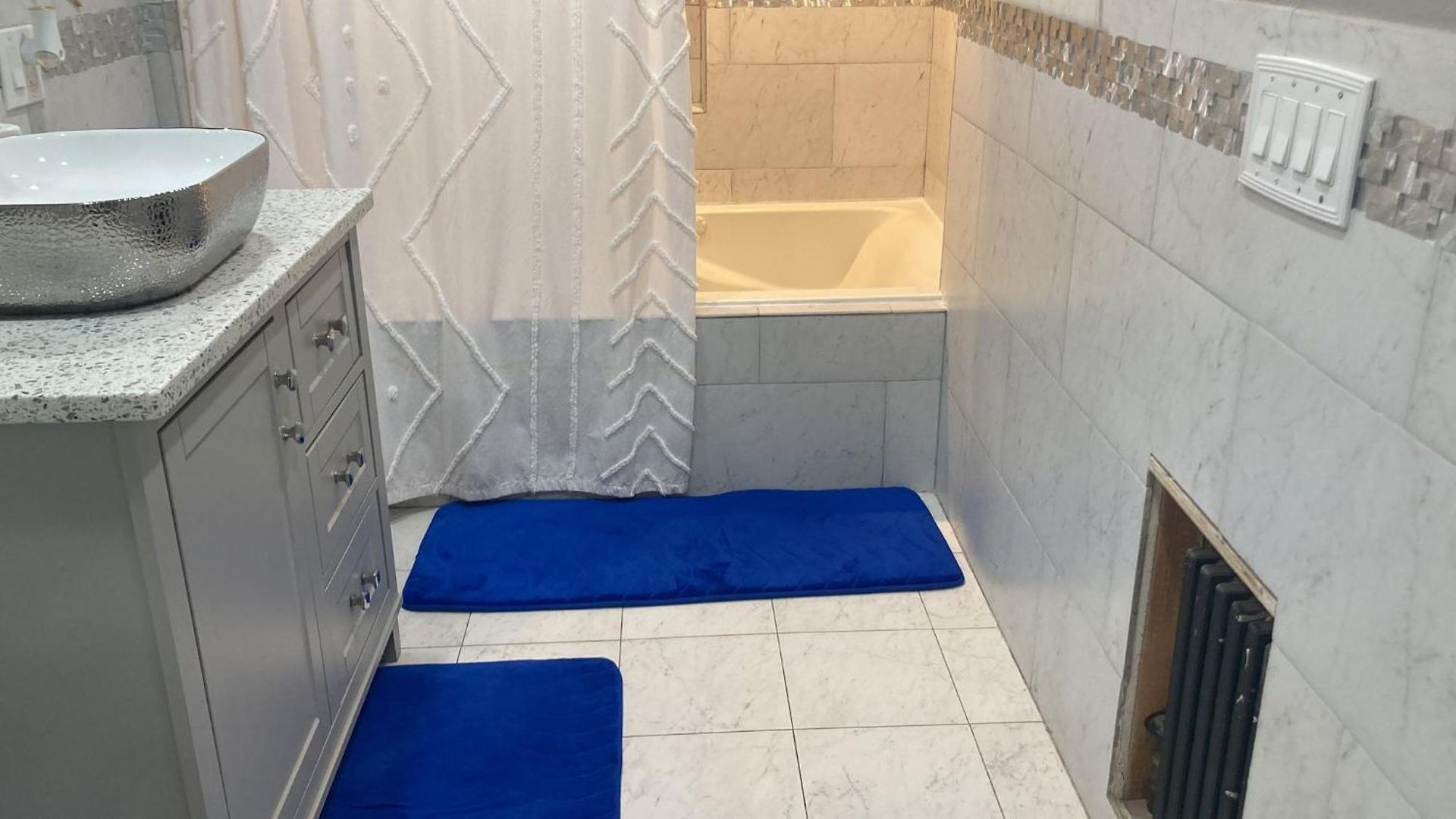 Apartment 3 Bedroom 4Bed 2Bath Cozy Retreat With Large Backyard New York