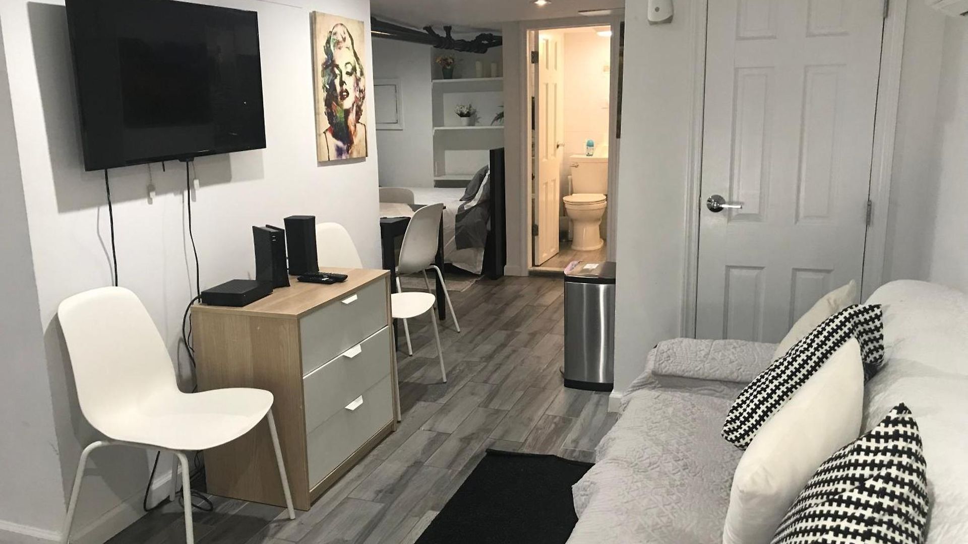 25-30 Mins To Times Sq! Apartment
