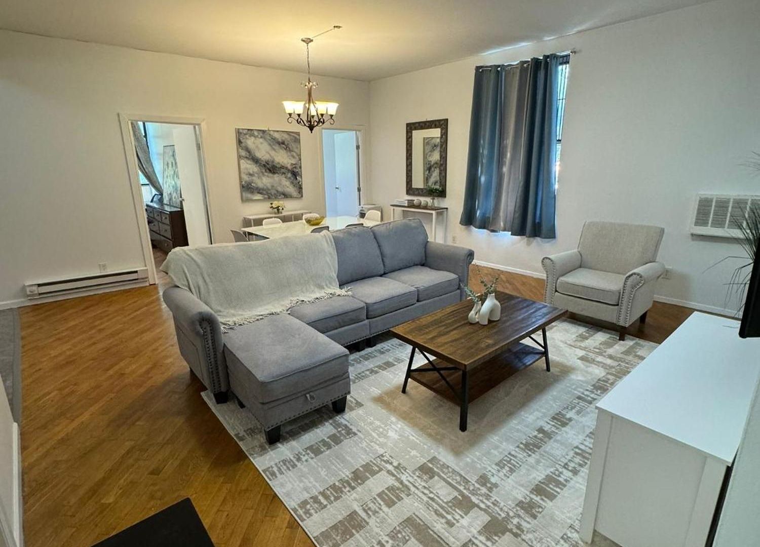 Bright 3 Bedroom In East Harlem! New York