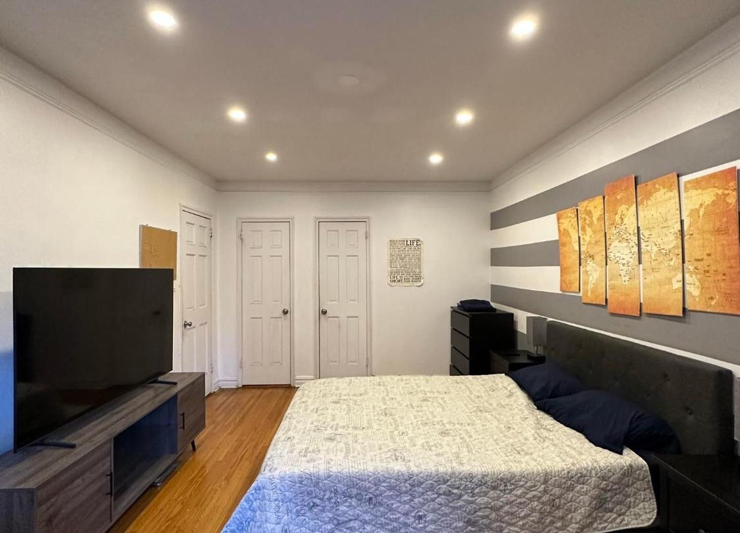 2 Large Bedrooms In Rego Park Apartment