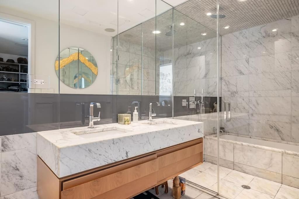 Travive Brand New Five Bedroom Penthouse New York