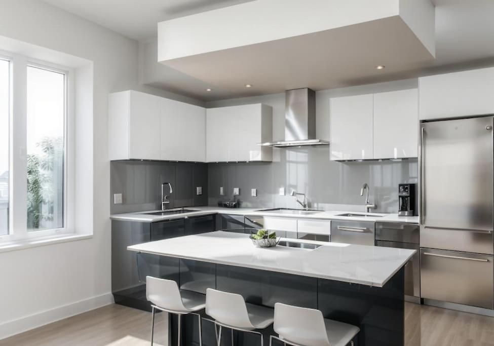 Apartment Travive Brand New Five Bedroom Penthouse *