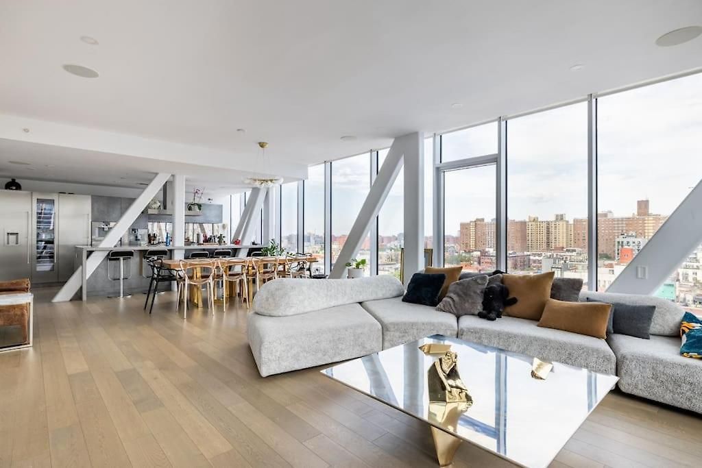 Apartment Travive Brand New Five Bedroom Penthouse