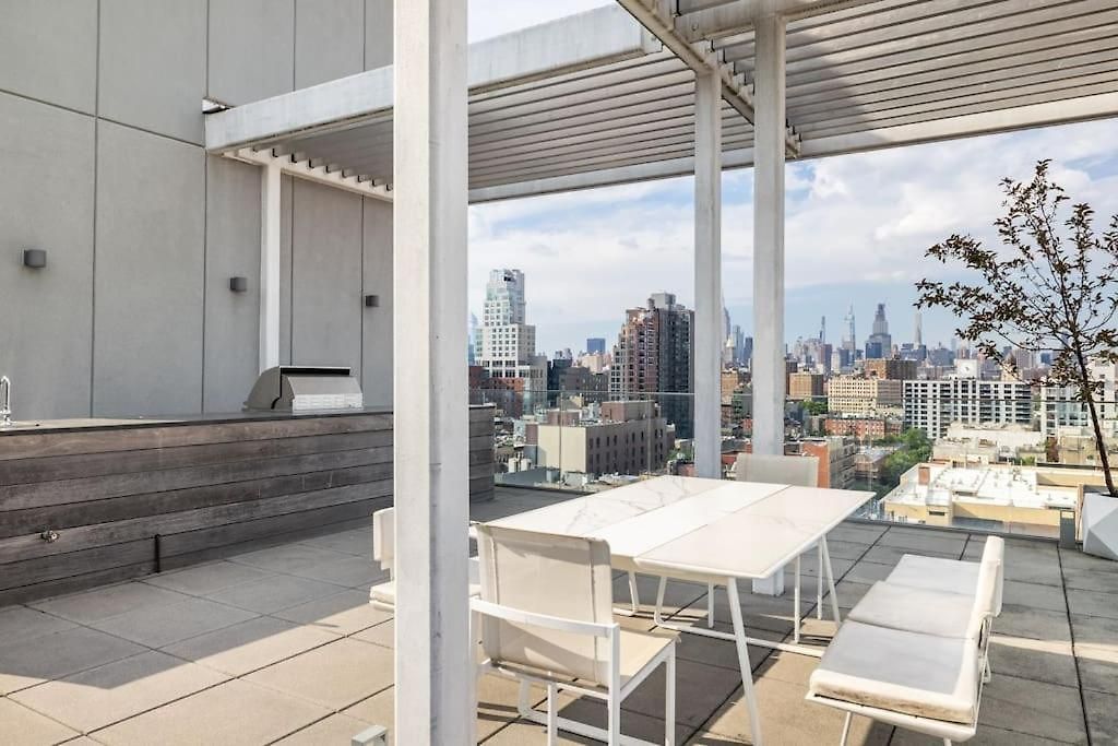 Travive Brand New Five Bedroom Penthouse Apartment *