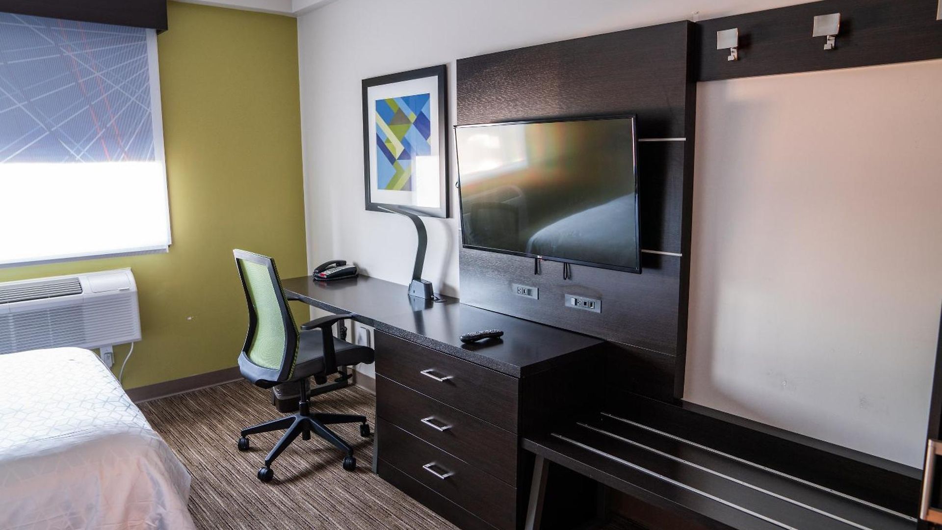 Express Maspeth By Ihg 2*