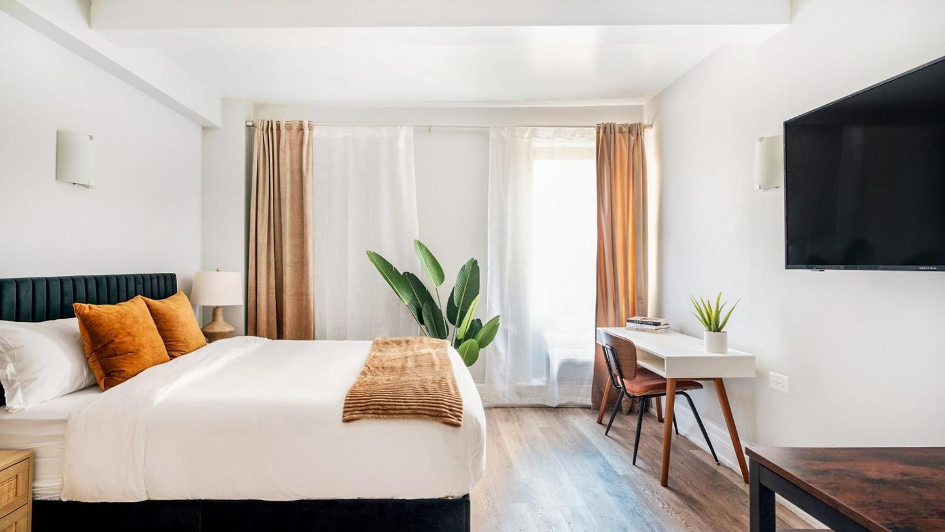 73-410 Luxury 24 Dm New Uws Gym Laundry New York