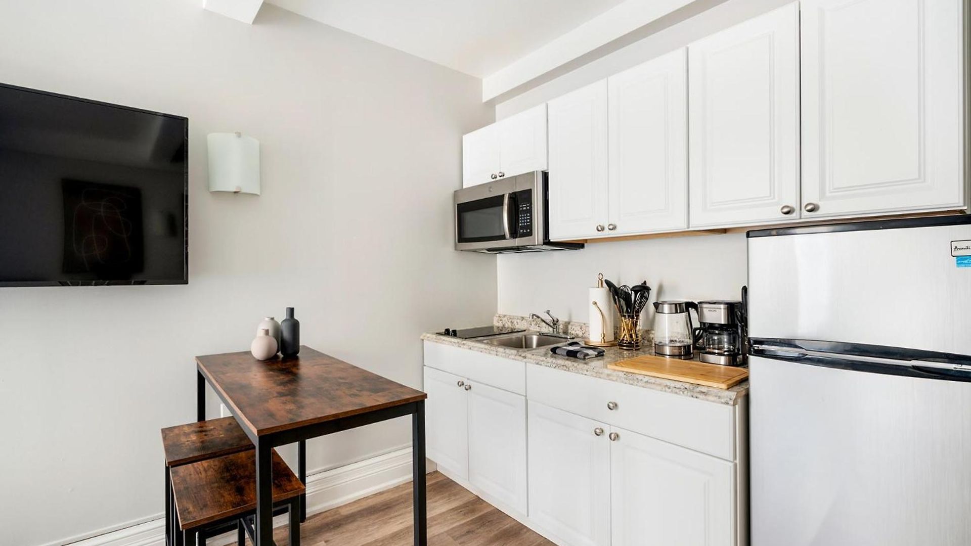 73-410 Luxury 24 Dm New Uws Gym Laundry Apartment *