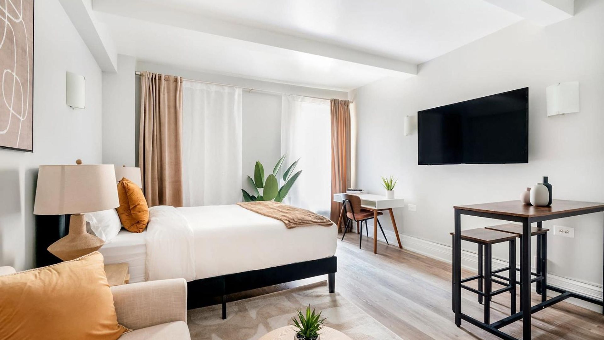 Apartment 73-410 Luxury 24 Dm New Uws Gym Laundry *