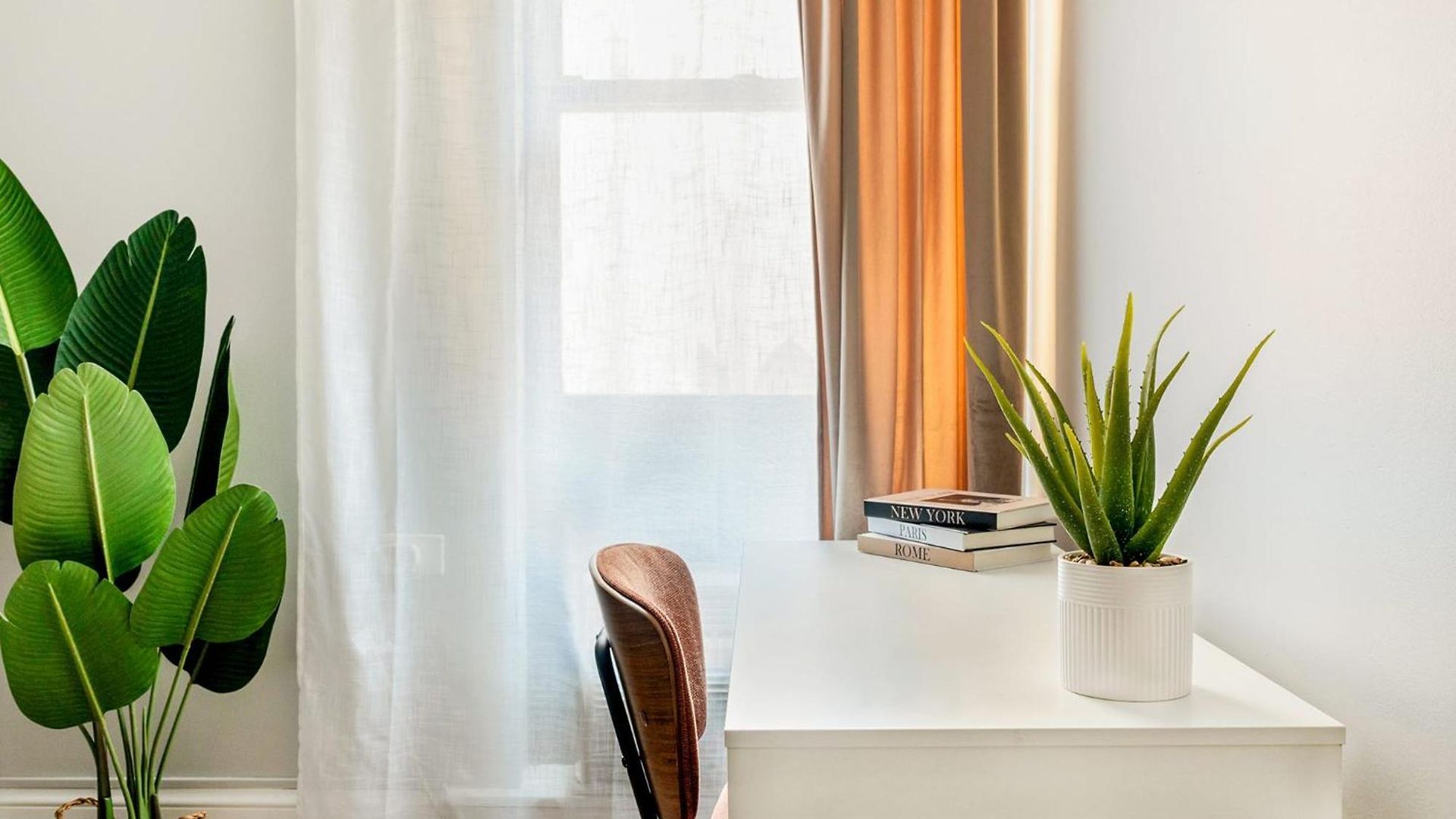 73-410 Luxury 24 Dm New Uws Gym Laundry Apartment *