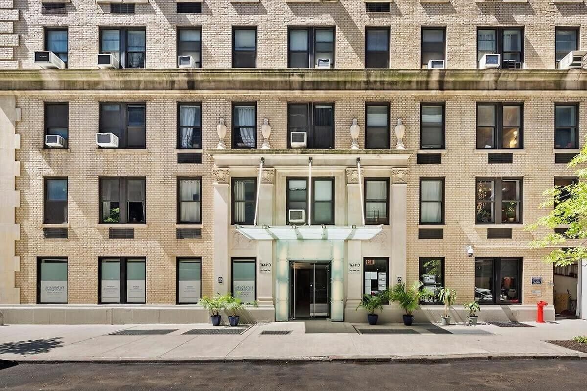73-318 New Uws Doorman Gym New York