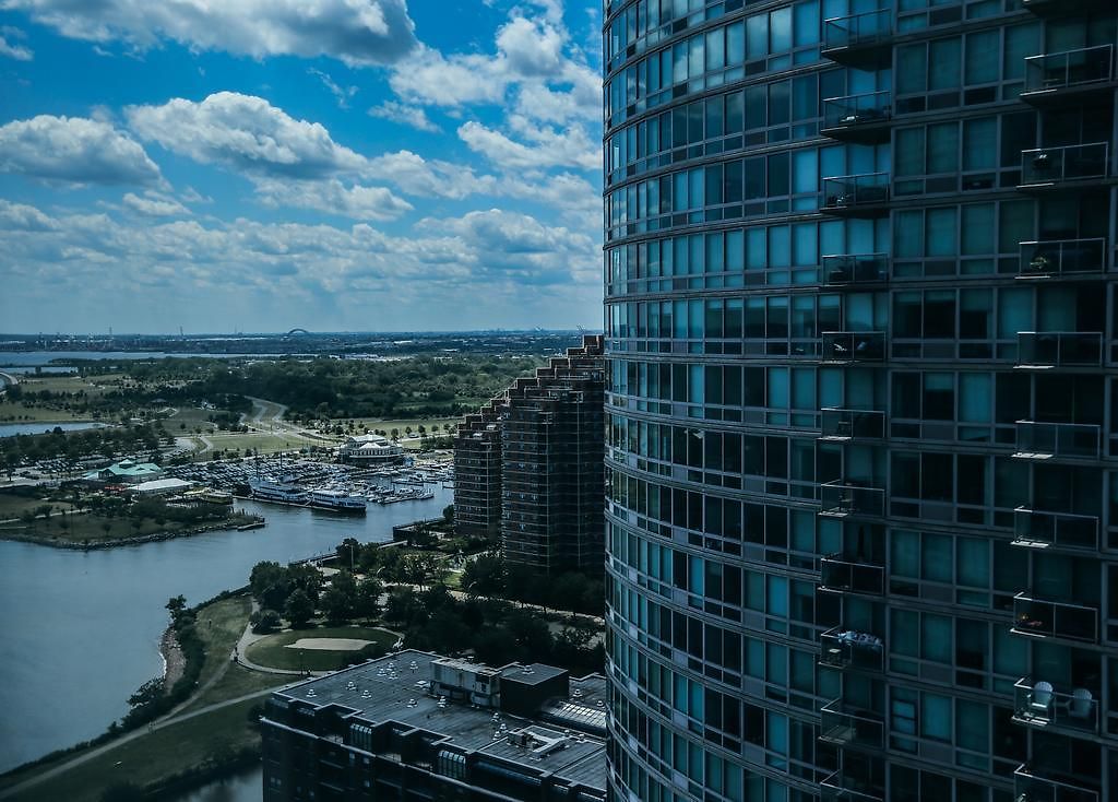 Liberty Towers - A Premier Furnished Apartment *