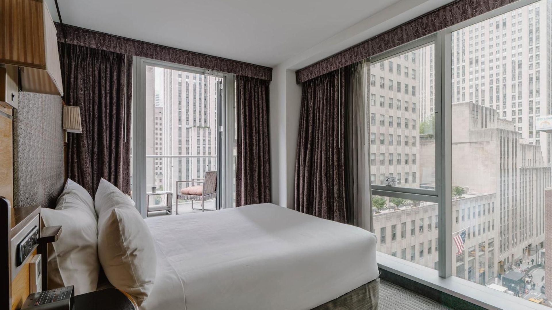 The Jewel Hotel, Hotel