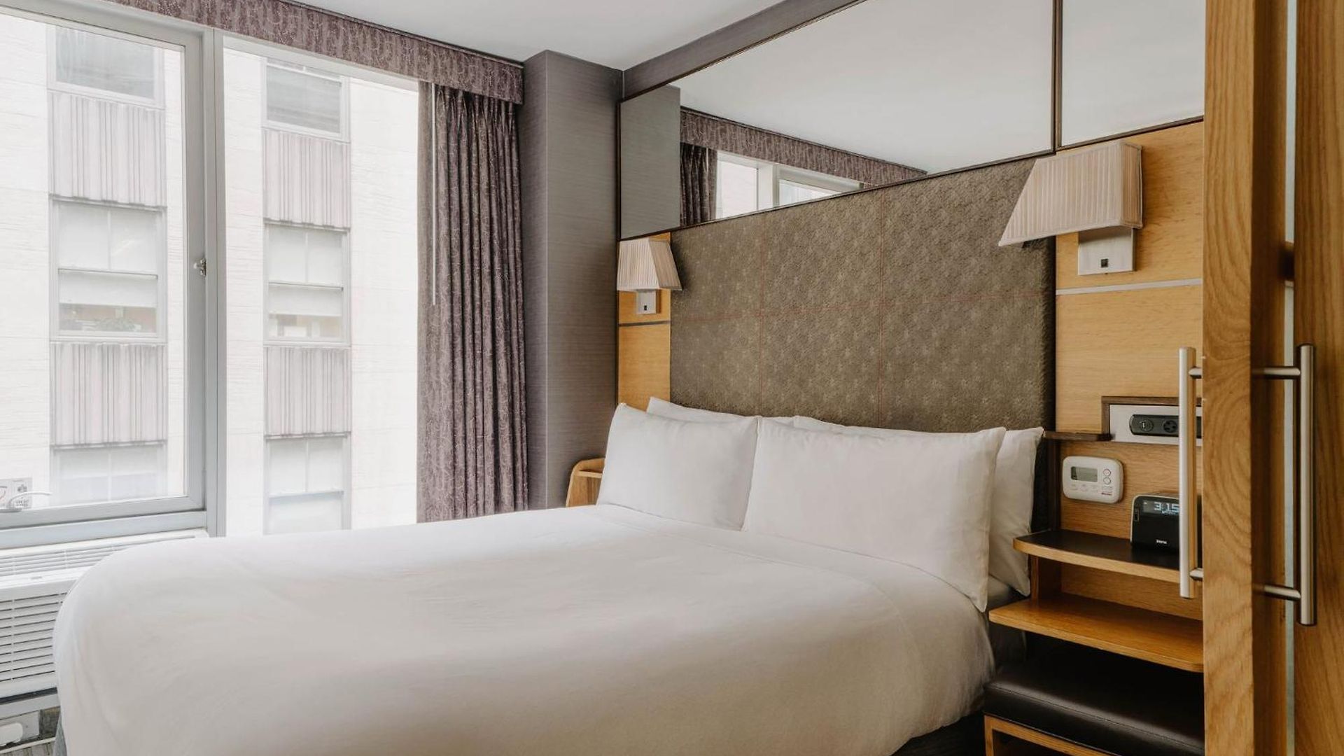 The Jewel Hotel, Hotel New York