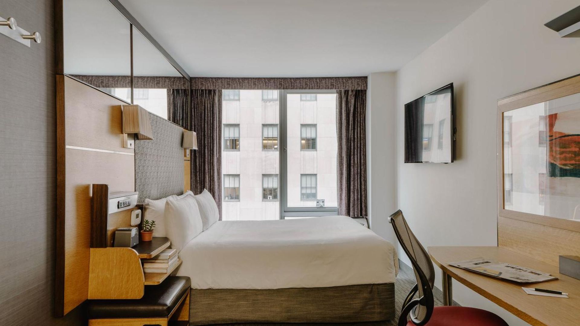The Jewel Hotel, Hotel New York