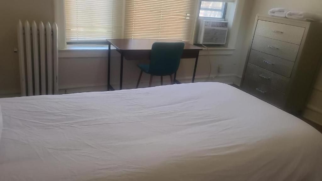 3 Bedrooms 2f New York