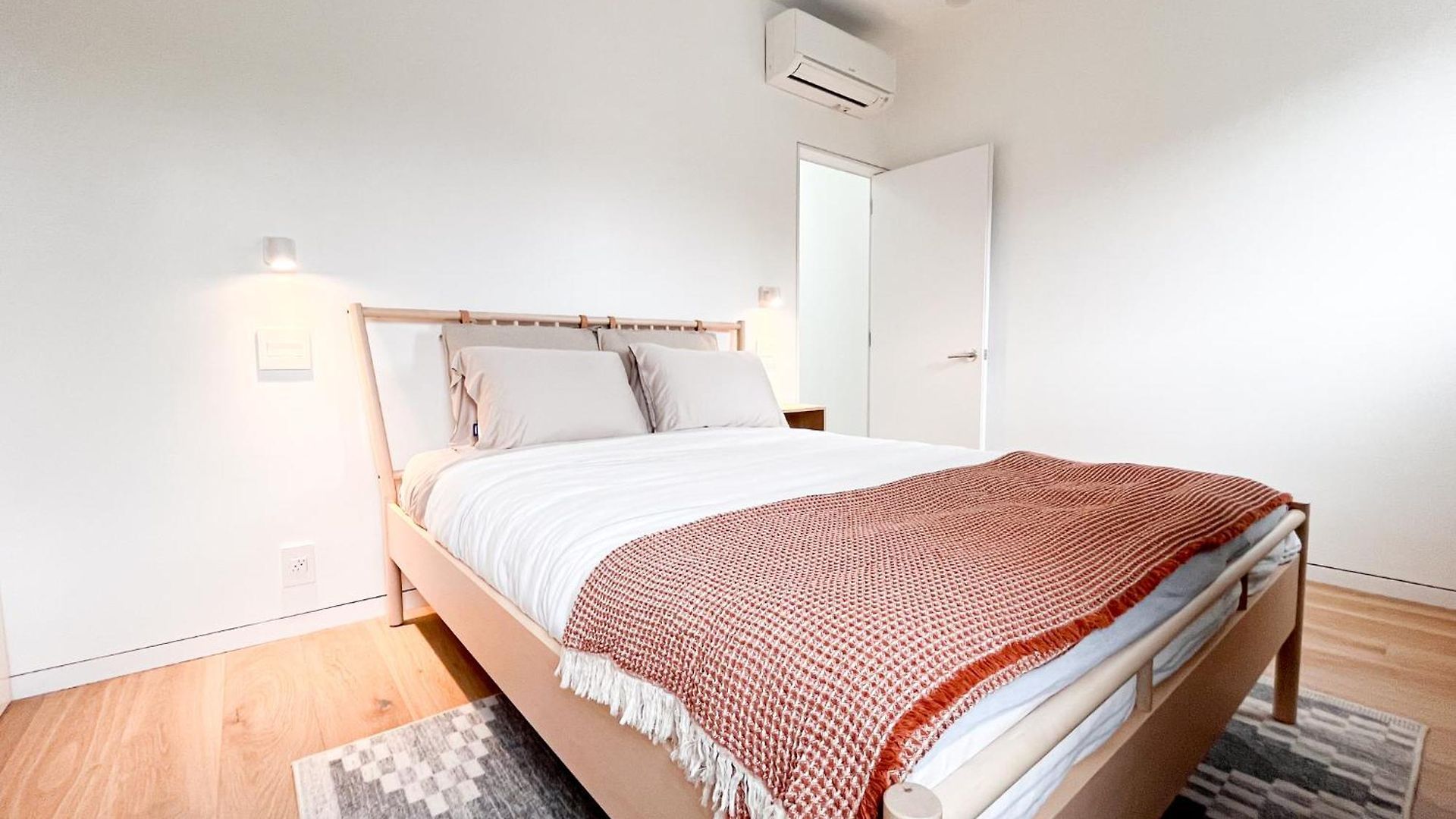 Modern, Charming, Spacious 3-bedroom Retreat In Brooklyn With Rem-casa Apartment New York