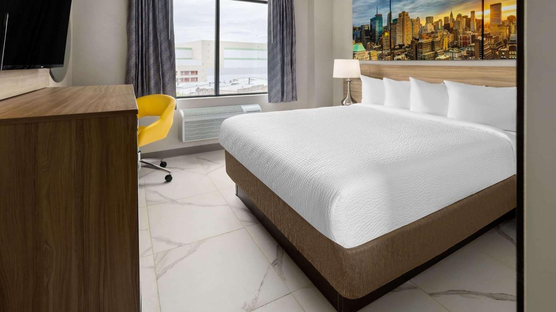 Days By Wyndham Staten Island Hotel