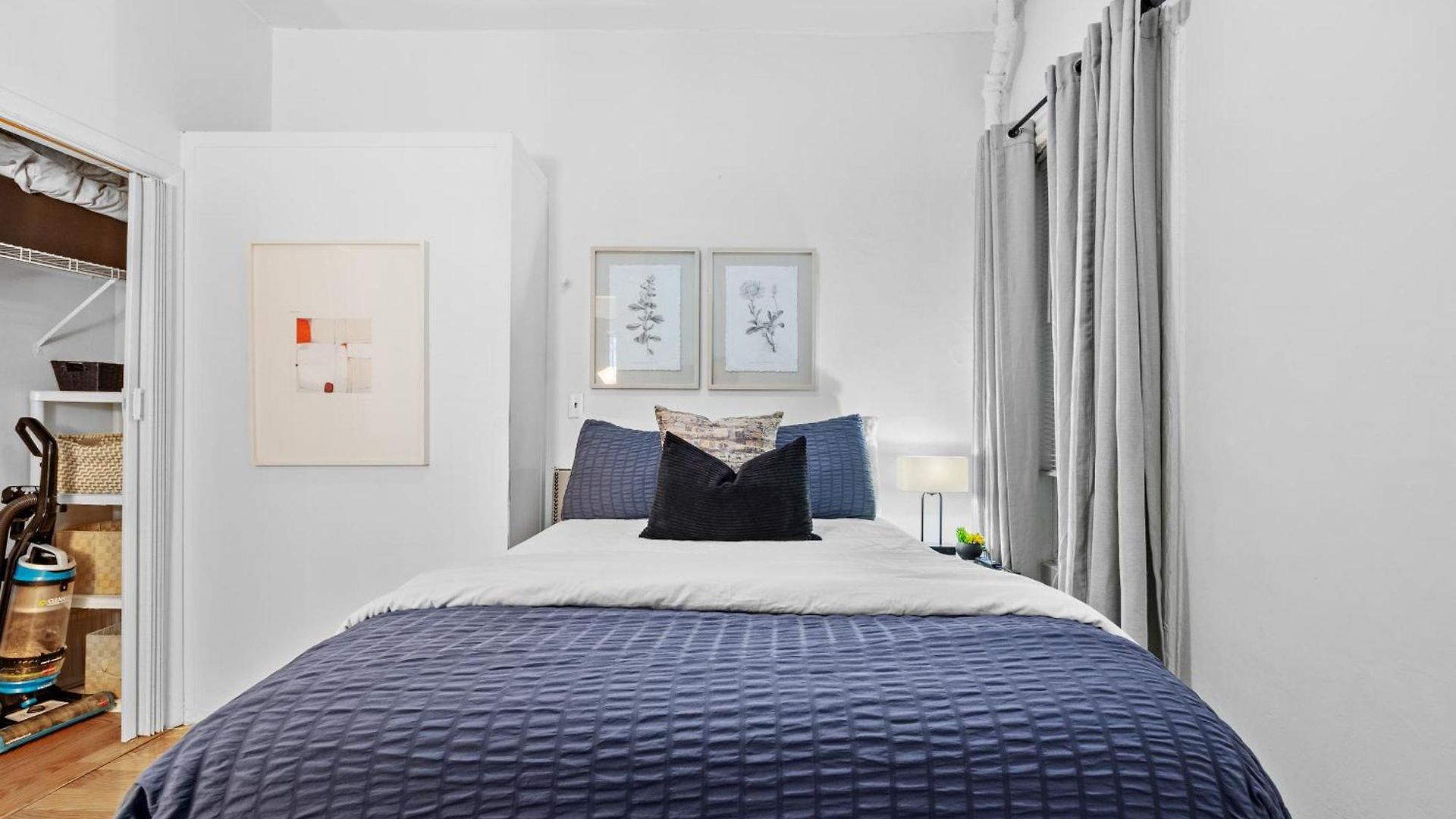 2br Walk To Restaurants & Time Square *