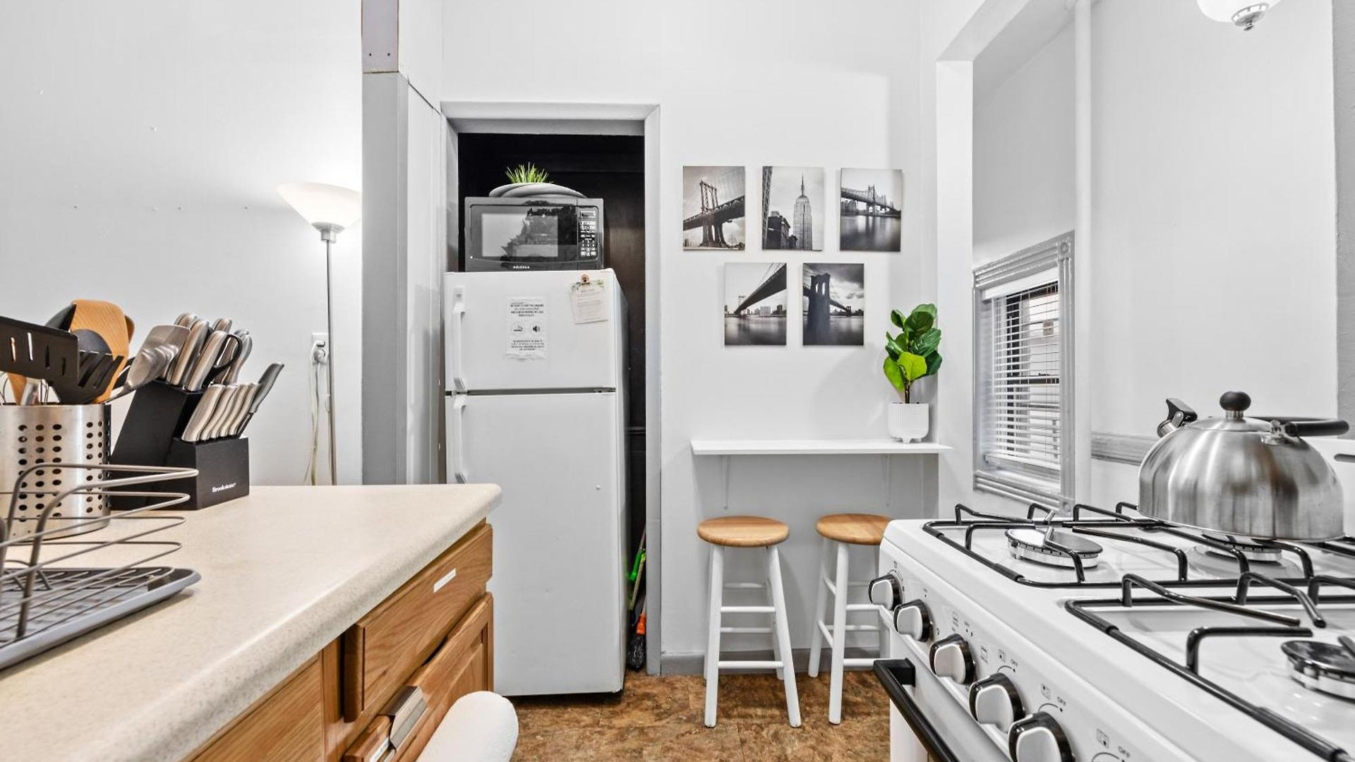 Apartment 2br Walk To Restaurants & Time Square