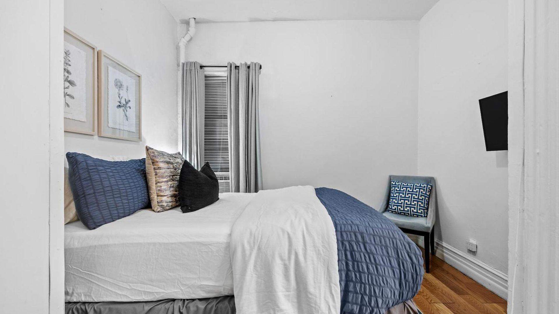 2br Walk To Restaurants & Time Square Apartment *