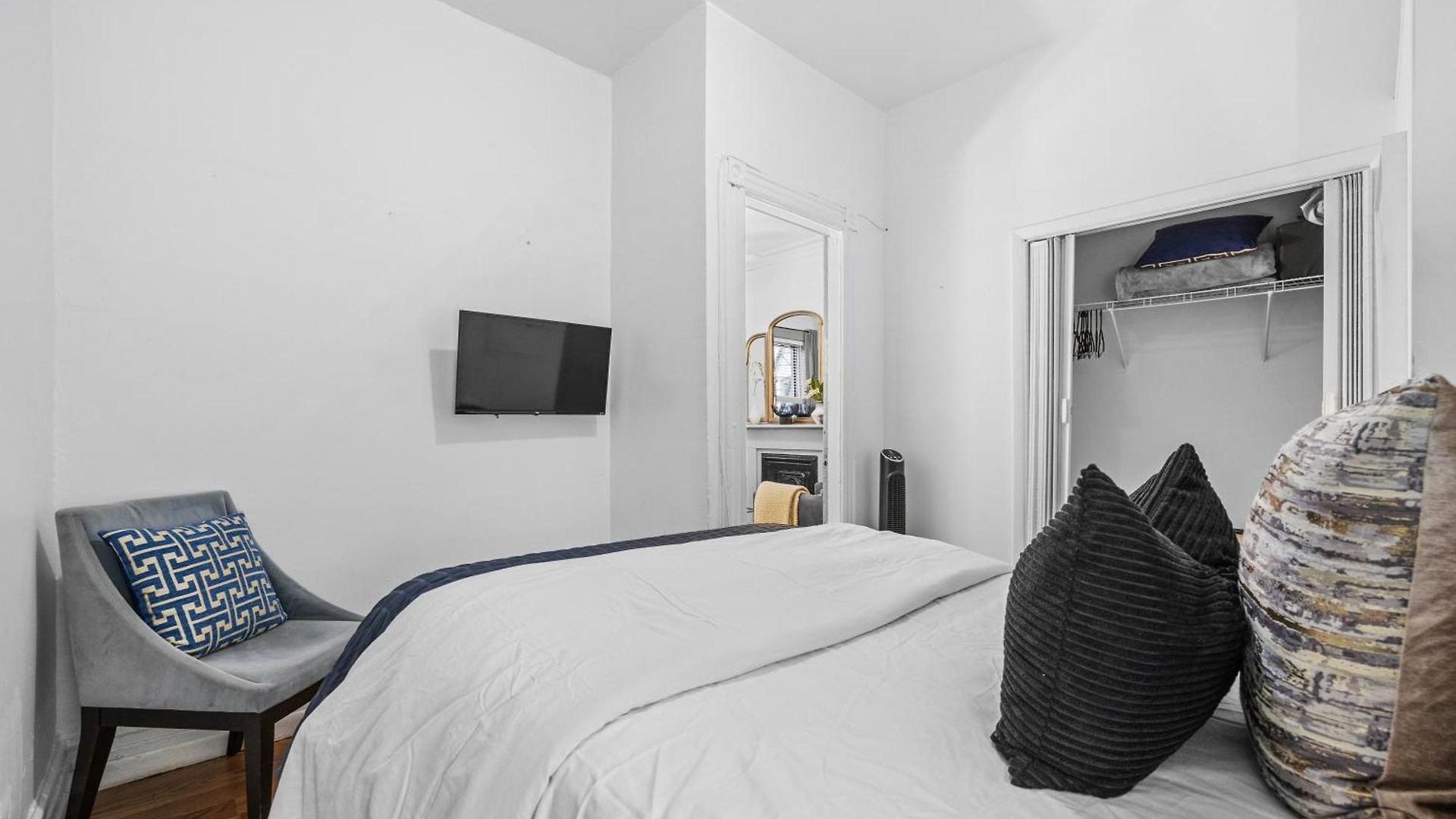 2br Walk To Restaurants & Time Square Apartment *