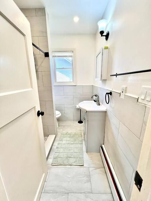 Modern - 3 Bedrooms, 2 Bathrooms