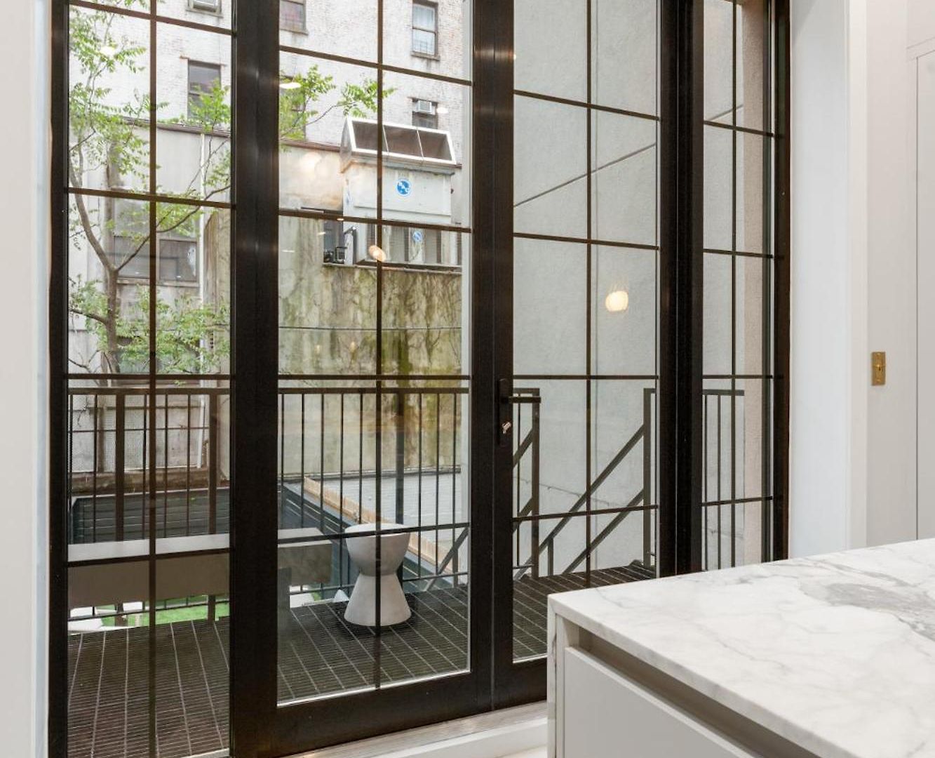 Apartment Luxurious Harlem With Modern Amenities, Outdoor Patio! *