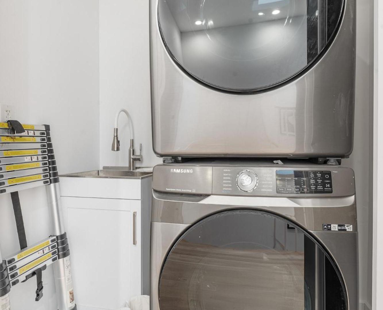 Luxurious Harlem With Modern Amenities, Outdoor Patio!