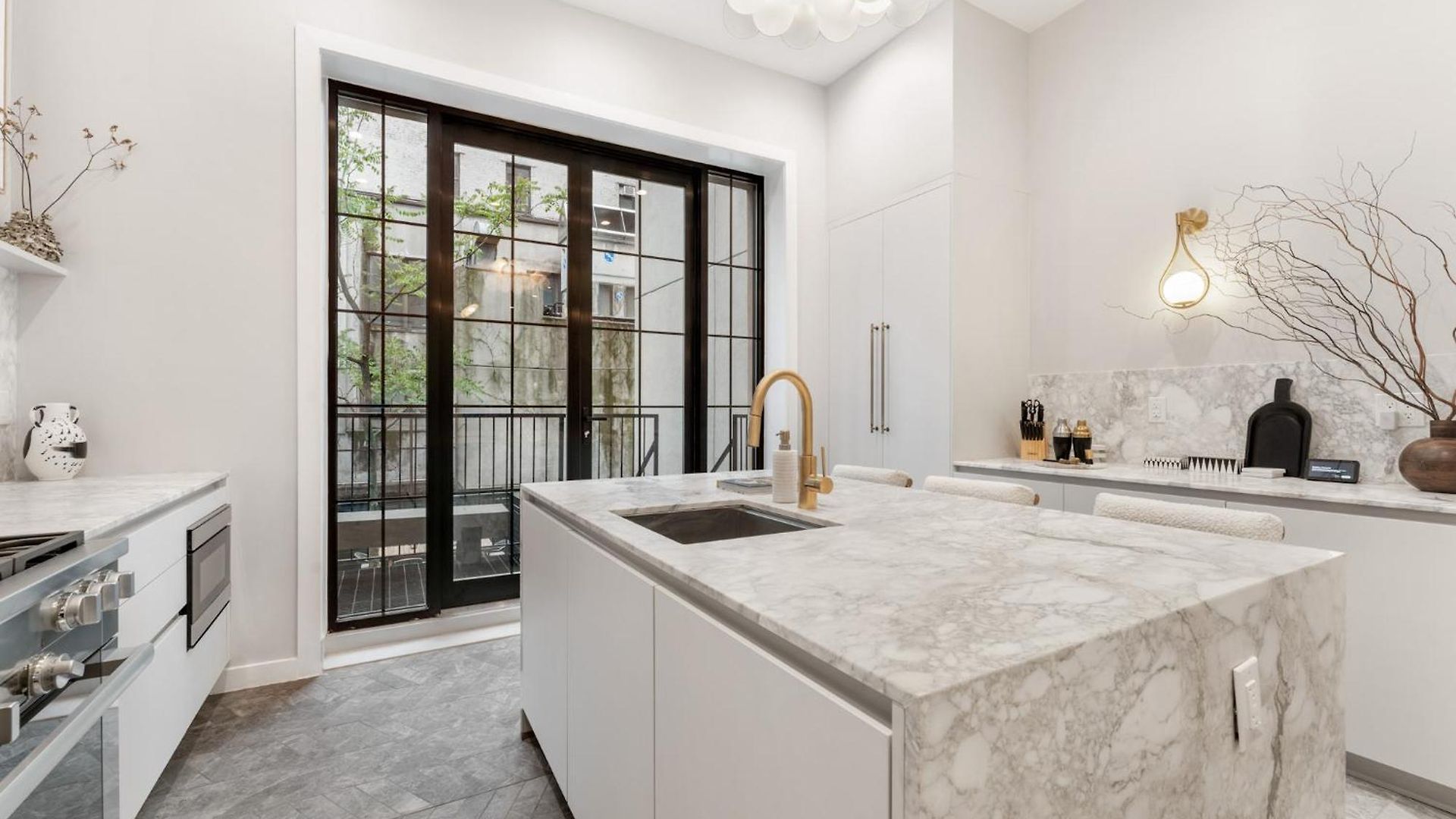 Luxurious Harlem With Modern Amenities, Outdoor Patio! New York