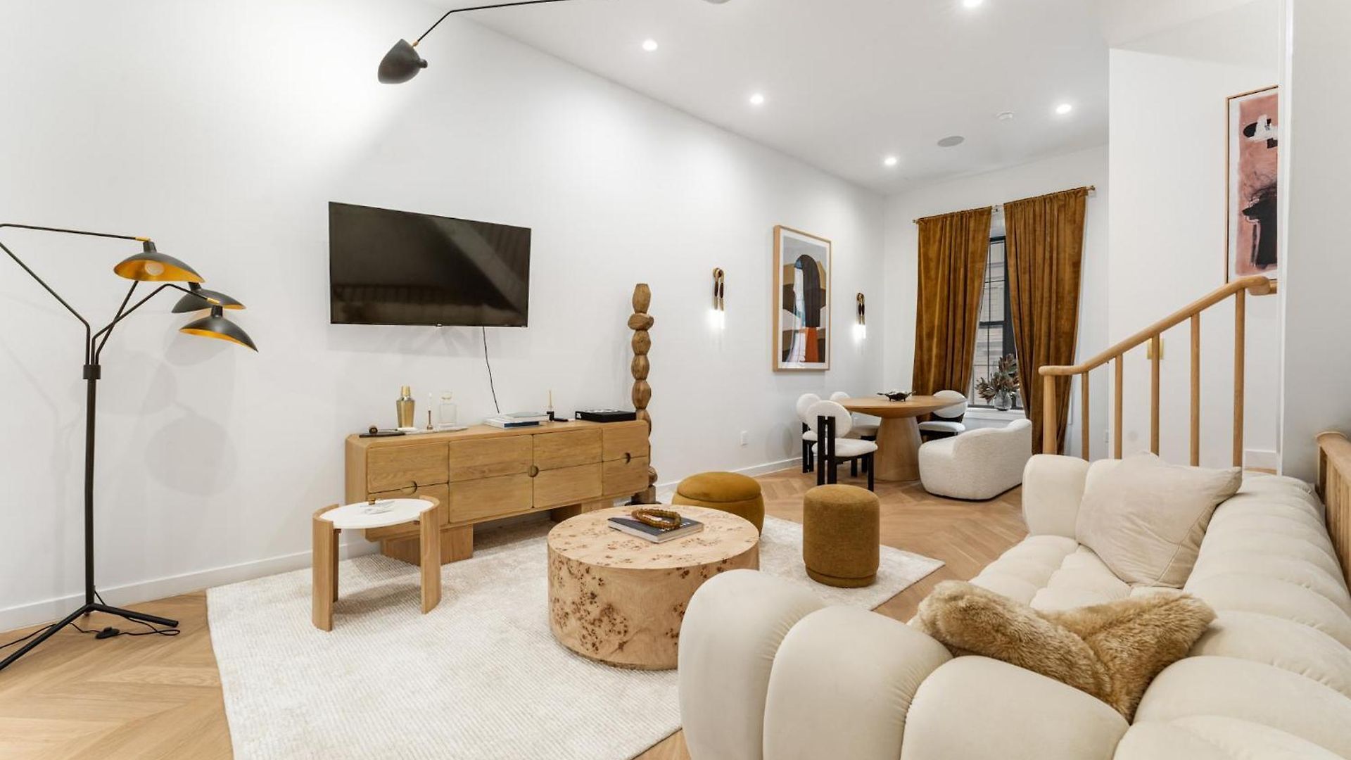 Apartment Luxurious Harlem With Modern Amenities, Outdoor Patio!