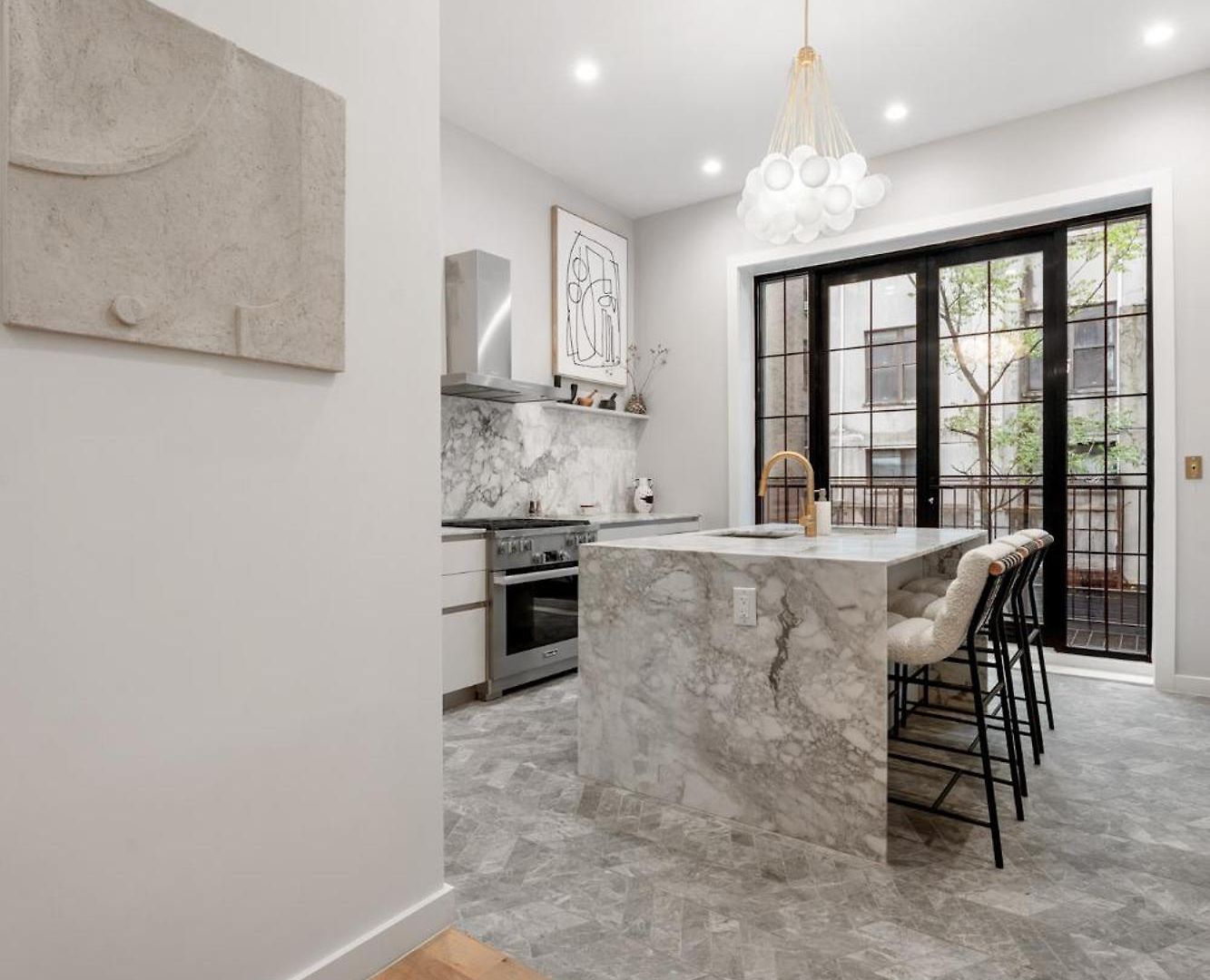 Apartment Luxurious Harlem With Modern Amenities, Outdoor Patio!