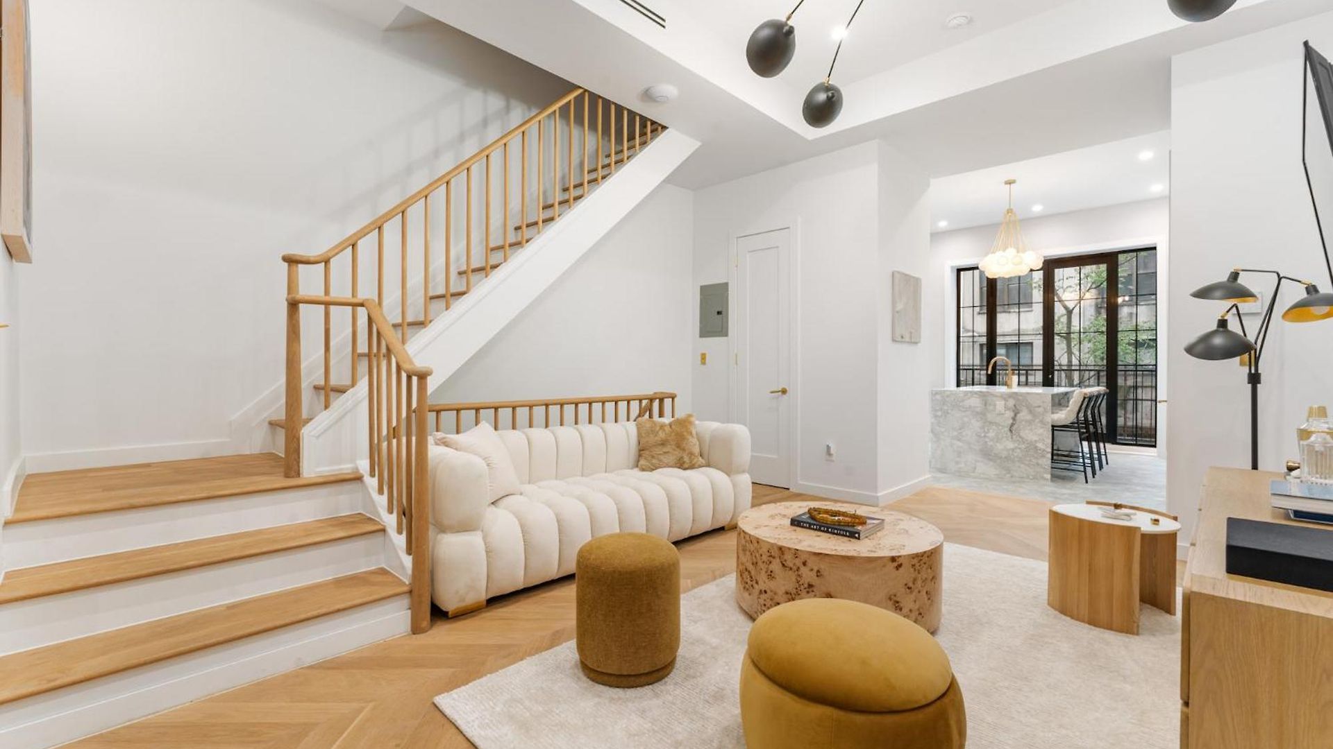 Apartment Luxurious Harlem With Modern Amenities, Outdoor Patio!