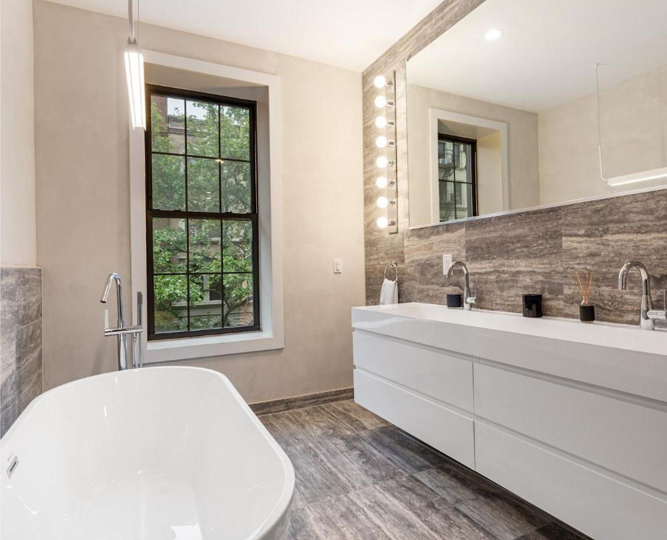 Apartment Luxurious Harlem With Modern Amenities, Outdoor Patio! *