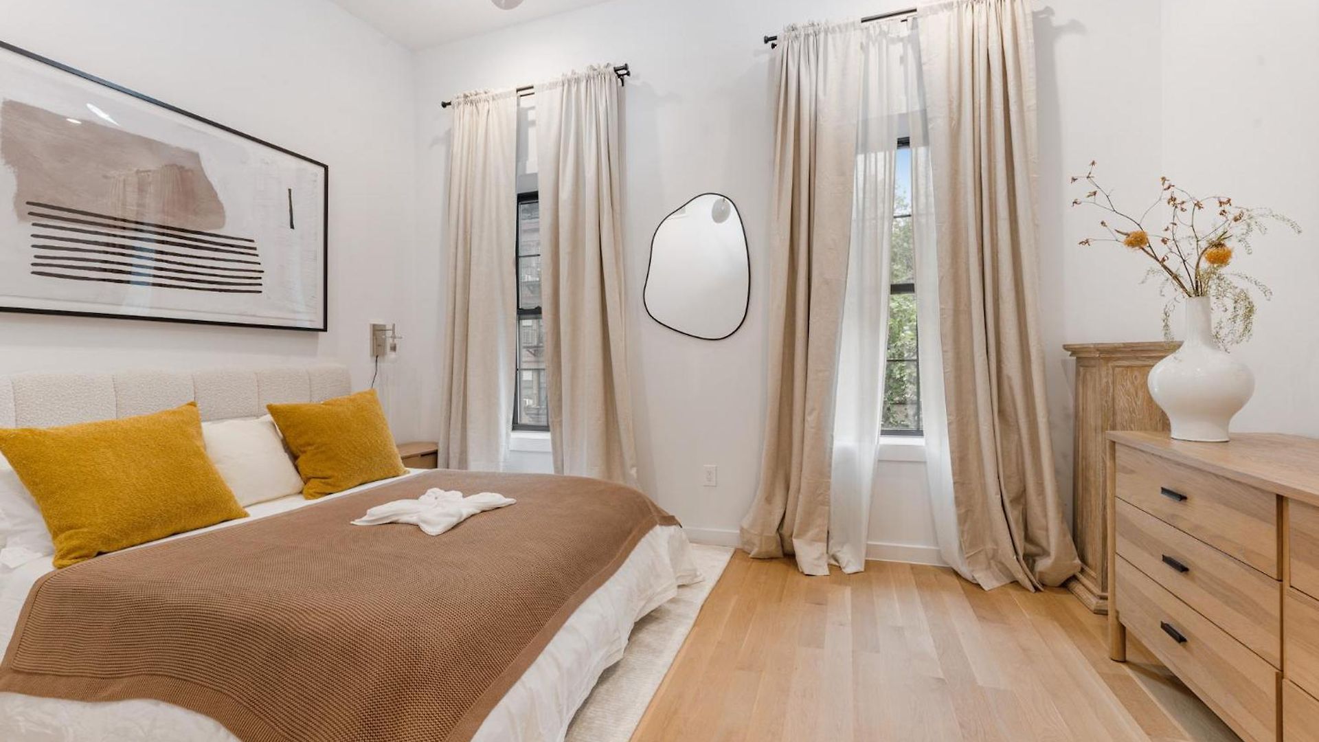 Luxurious Harlem With Modern Amenities, Outdoor Patio! *