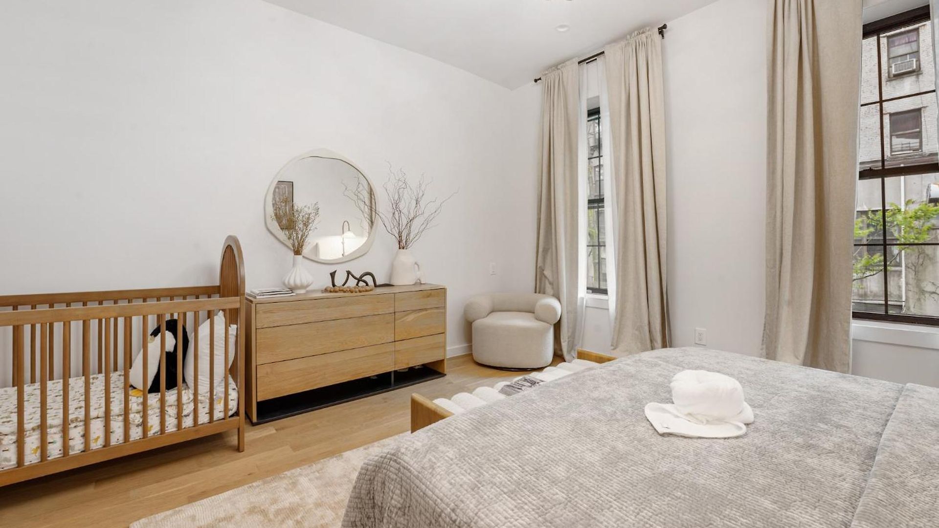 Apartment Luxurious Harlem With Modern Amenities, Outdoor Patio! *