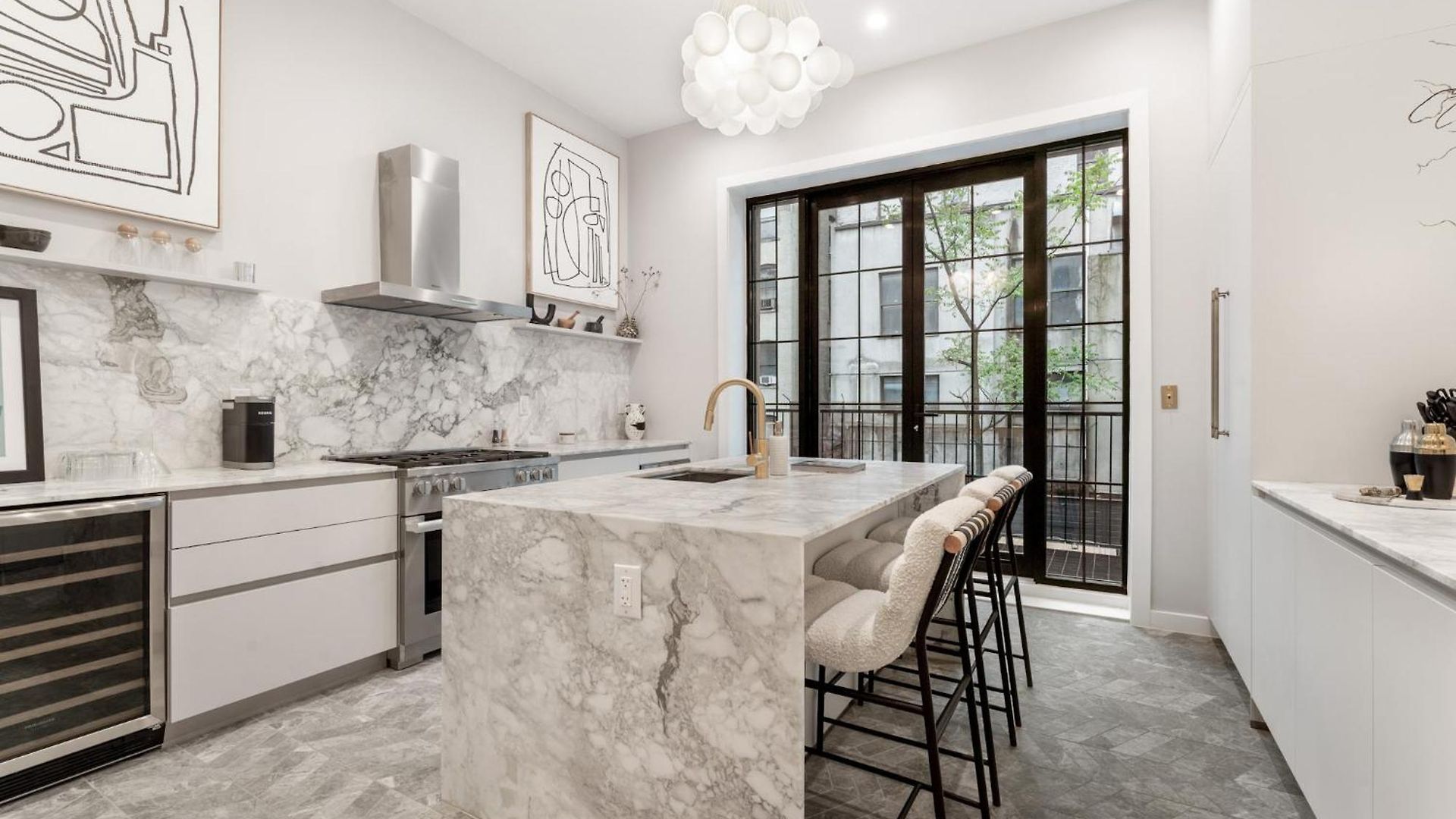 Luxurious Harlem With Modern Amenities, Outdoor Patio!