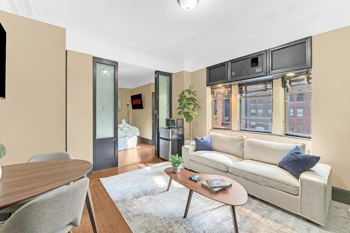 Highly Desired Times Square With Gym Apartment *