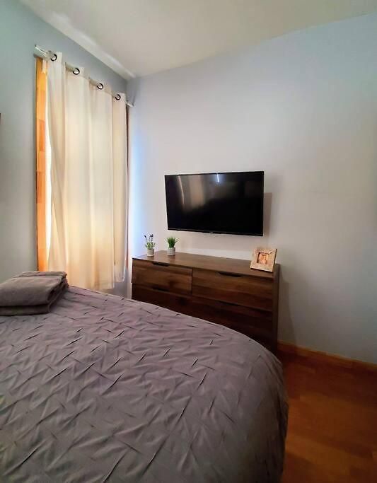 2 Bedroom With 3 Beds - Friends & Family Apartment *