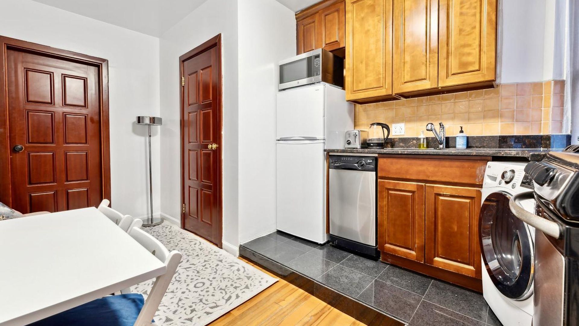 2 Bd Central Apt Next To Diamond District * New York